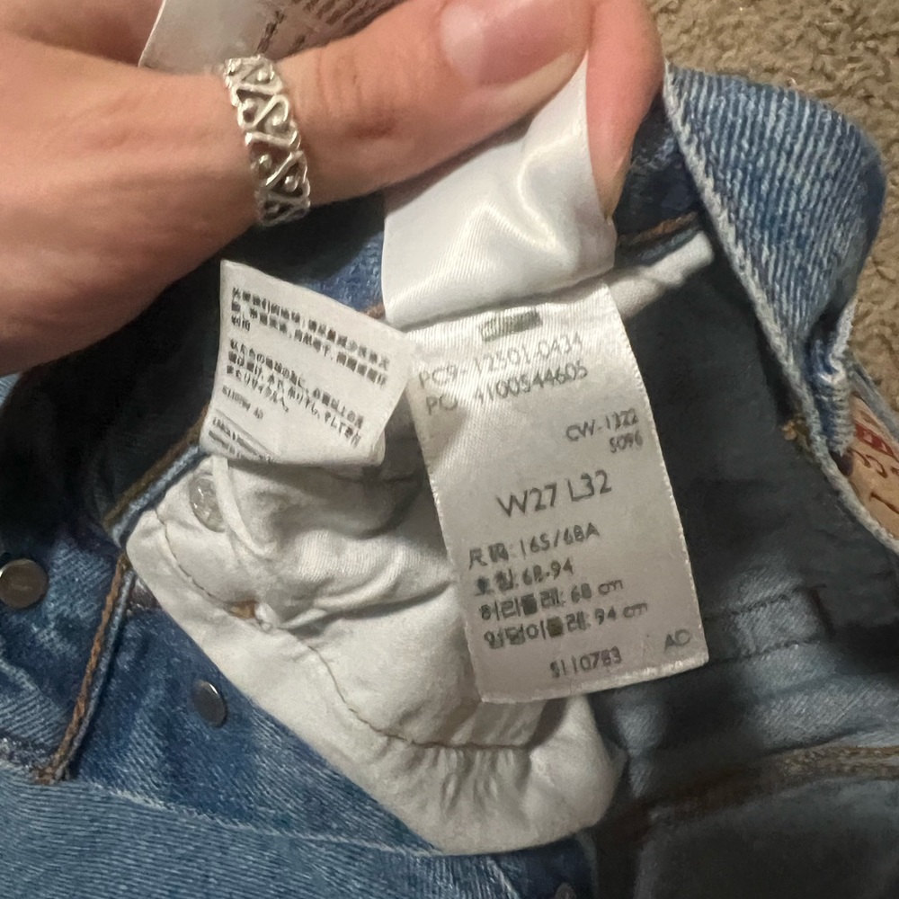 501 Levi Strauss and Company jeans - Picture 2 of 5